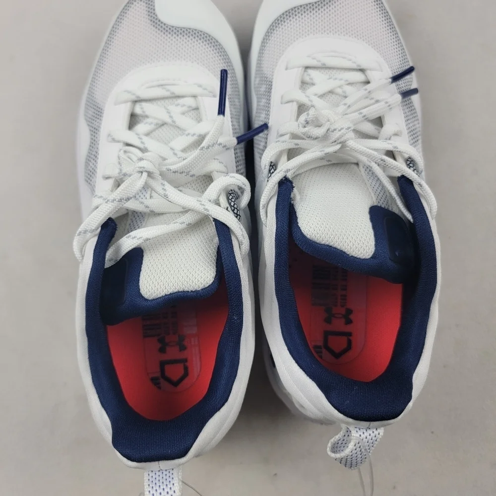 NWOT Under Armour Women's Glyde Mt Softball Shoe‎ size 5.5